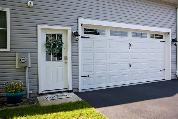 24/7 Emergency Garage Door Panel Replacement experts in Middleport, OH